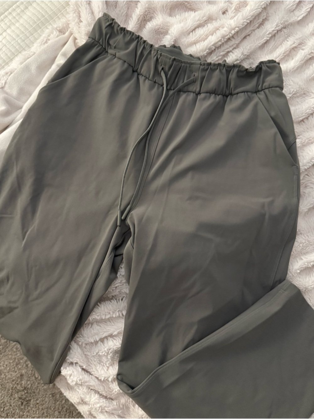 Lululemon Olive Drawstring Cropped Joggers